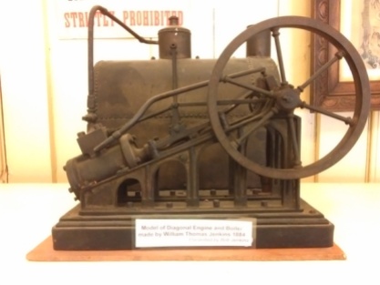 Stationery engine model at Cootamundra museum.